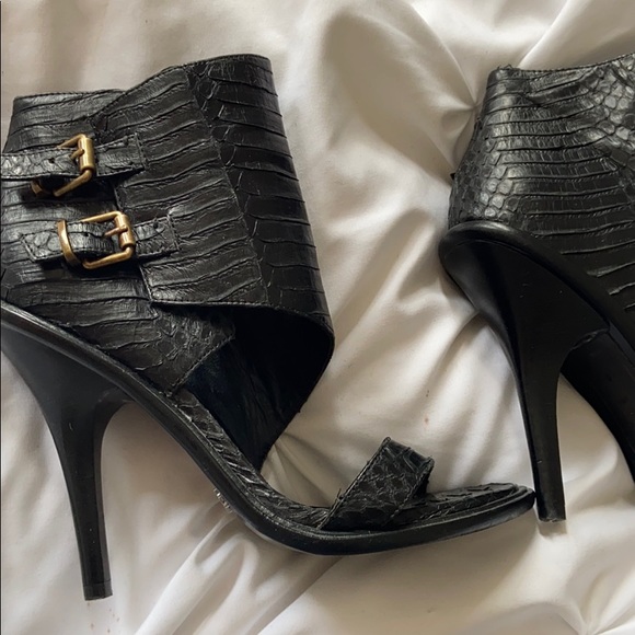 Kenneth Cole black snake open toed stiletto shoe - Picture 5 of 7